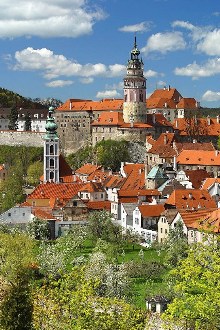 Český Krumlov - Latrán, v popředí Novoměstská zahrada, foto: Archiv Vydavatelství MCU s.r.o. Český Krumlov - Latrán, v popředí Novoměstská zahrada, foto: Archiv Vydavatelství MCU s.r.o.