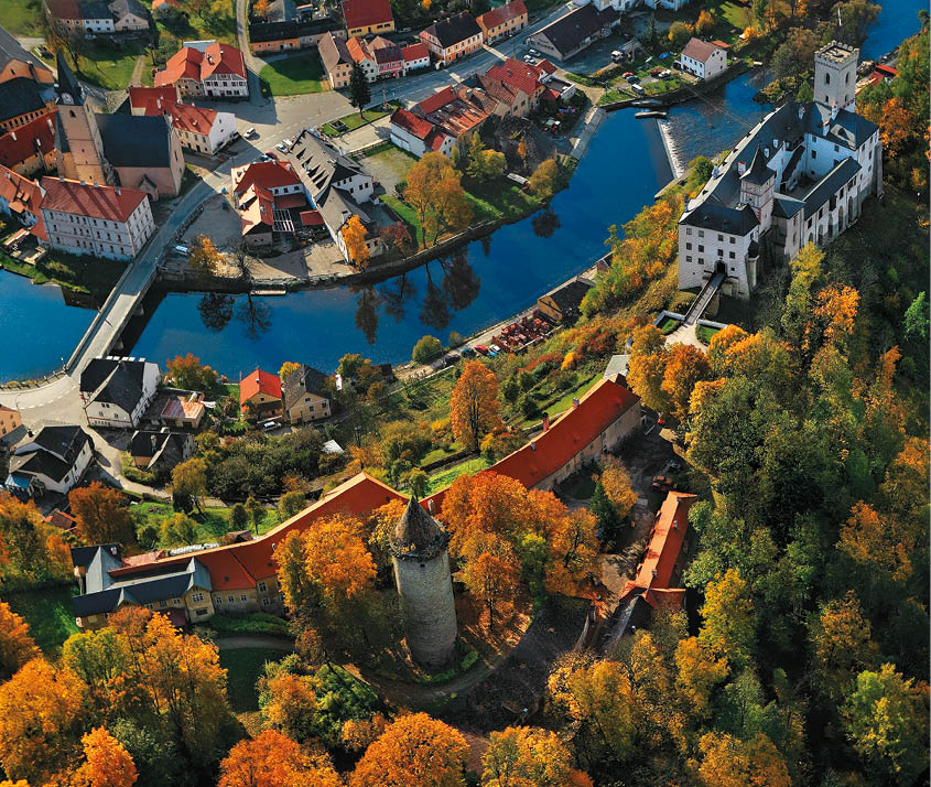 Kniha  VLTAVA - Libor Svacek  - vydani 1 , rok 2011 Photographer: Libor Svacek; box fotosvacek cz; Mobile: +420 602428001; 