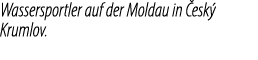 Wassersportler auf der Moldau in esk  Krumlov.