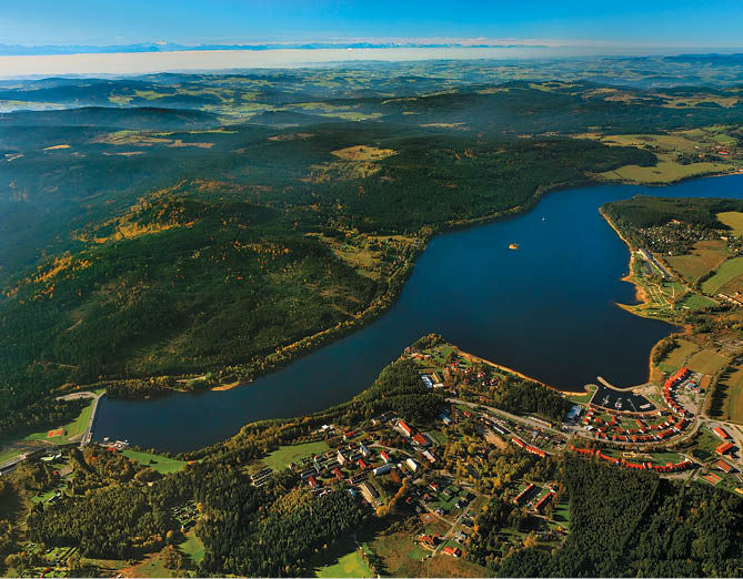 Kniha “VLTAVA - Libor Svacek" - vydani 1., rok 2011 Photographer: Libor Svacek; box@fotosvacek.cz; Mobile: +420 602428001; 